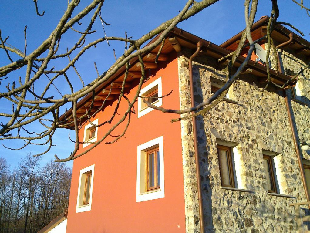 Azienda Agrituristica Risveglio Naturale 瓦雷塞利古雷 外观 照片